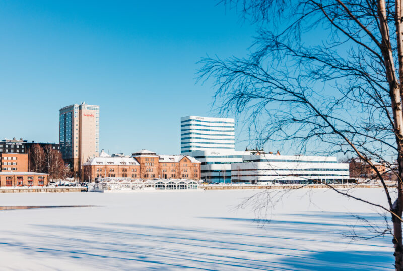 Vy över vintrigt Umeå
