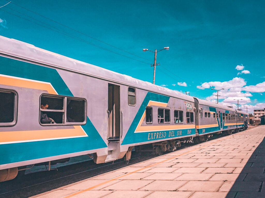 Olika transportmedel har olika påverkan där tåget är bland de bästa alternativen när du vill resa hållbart.