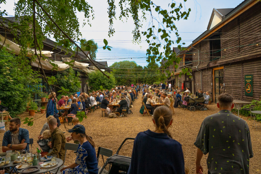 folk banegaarden Köpenhamn