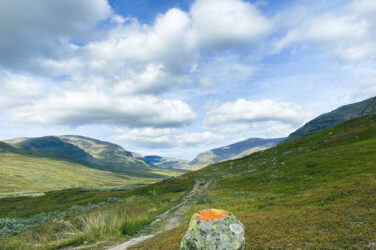 Orange sten Kungsleden vandring Hemavan