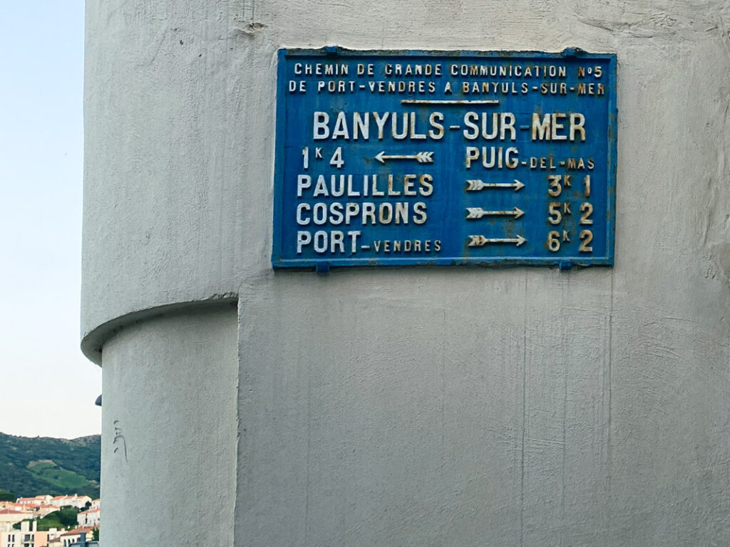 Gammal vägskylt Banyuls sur mer