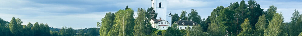 Järvsö kyrka spegelbild Ljusnan