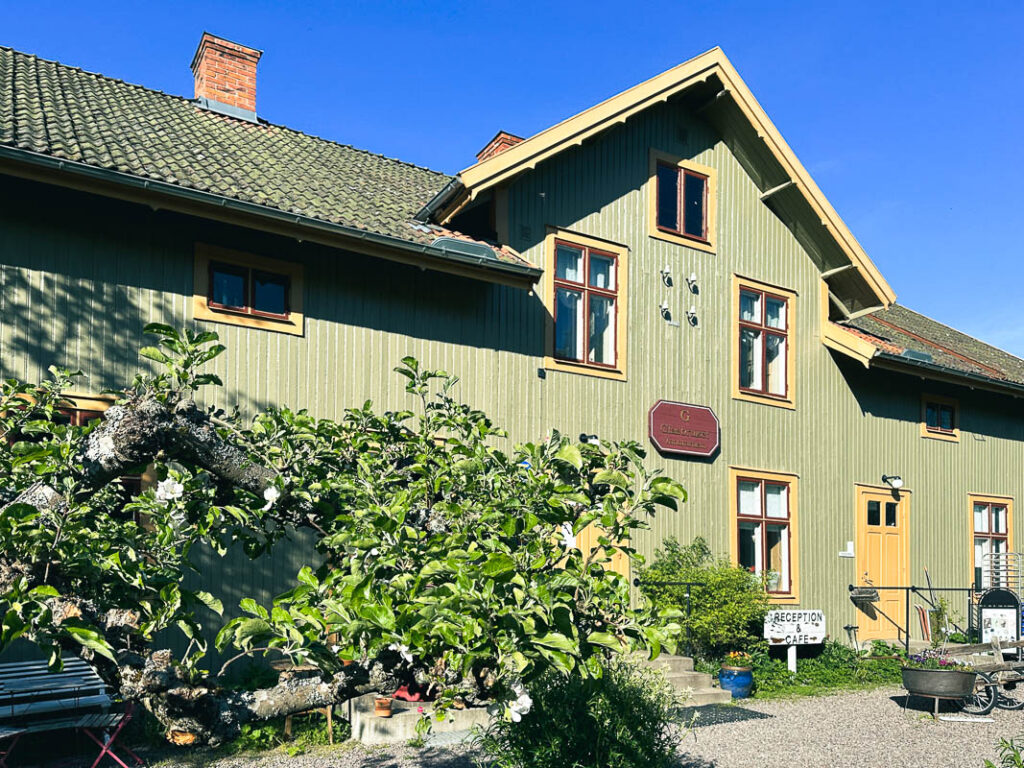 Glasbruket vandrarhem mellan Göta Kanal och Motala ström